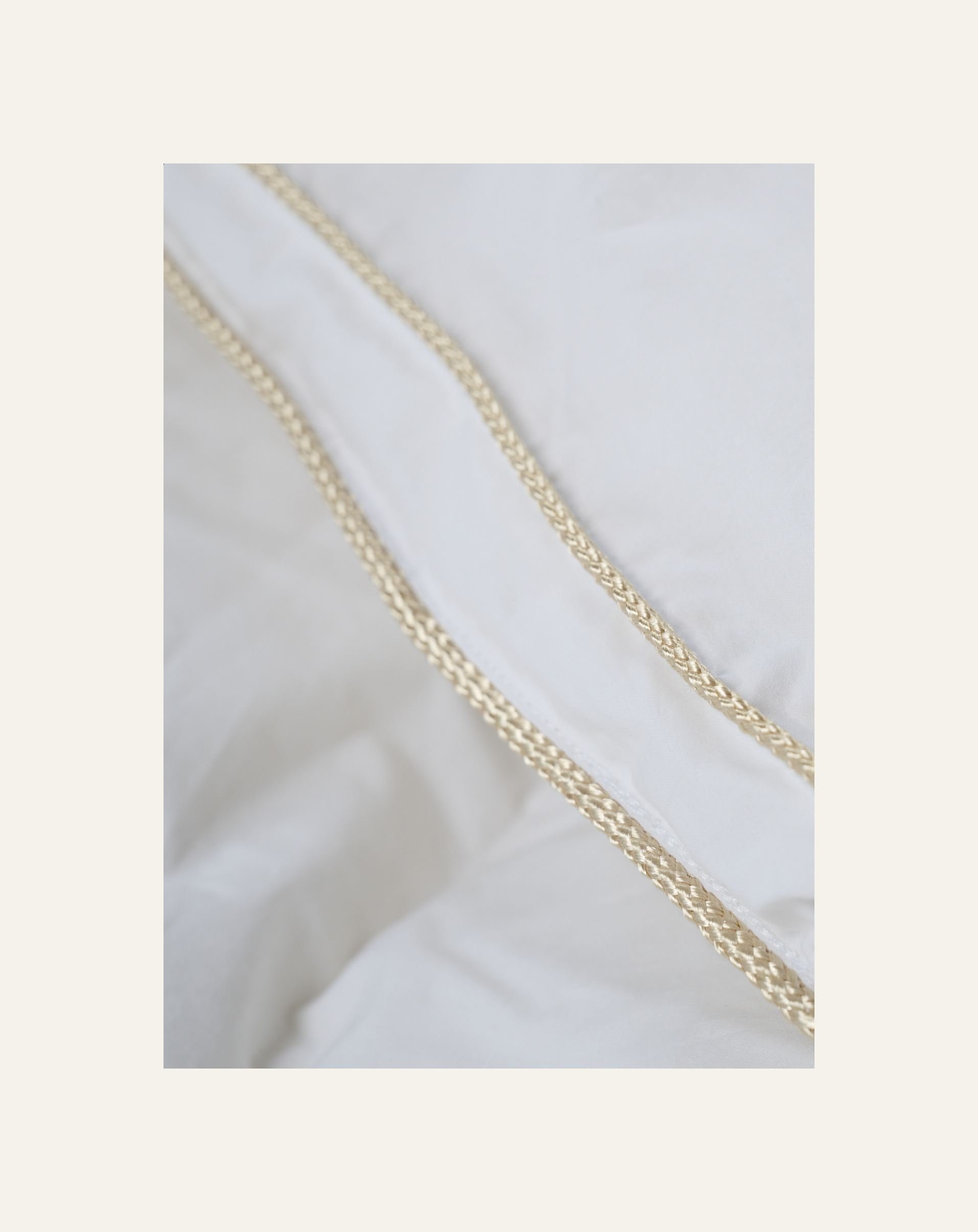 Keskilämmin untuvapeitto valkoinen - 4