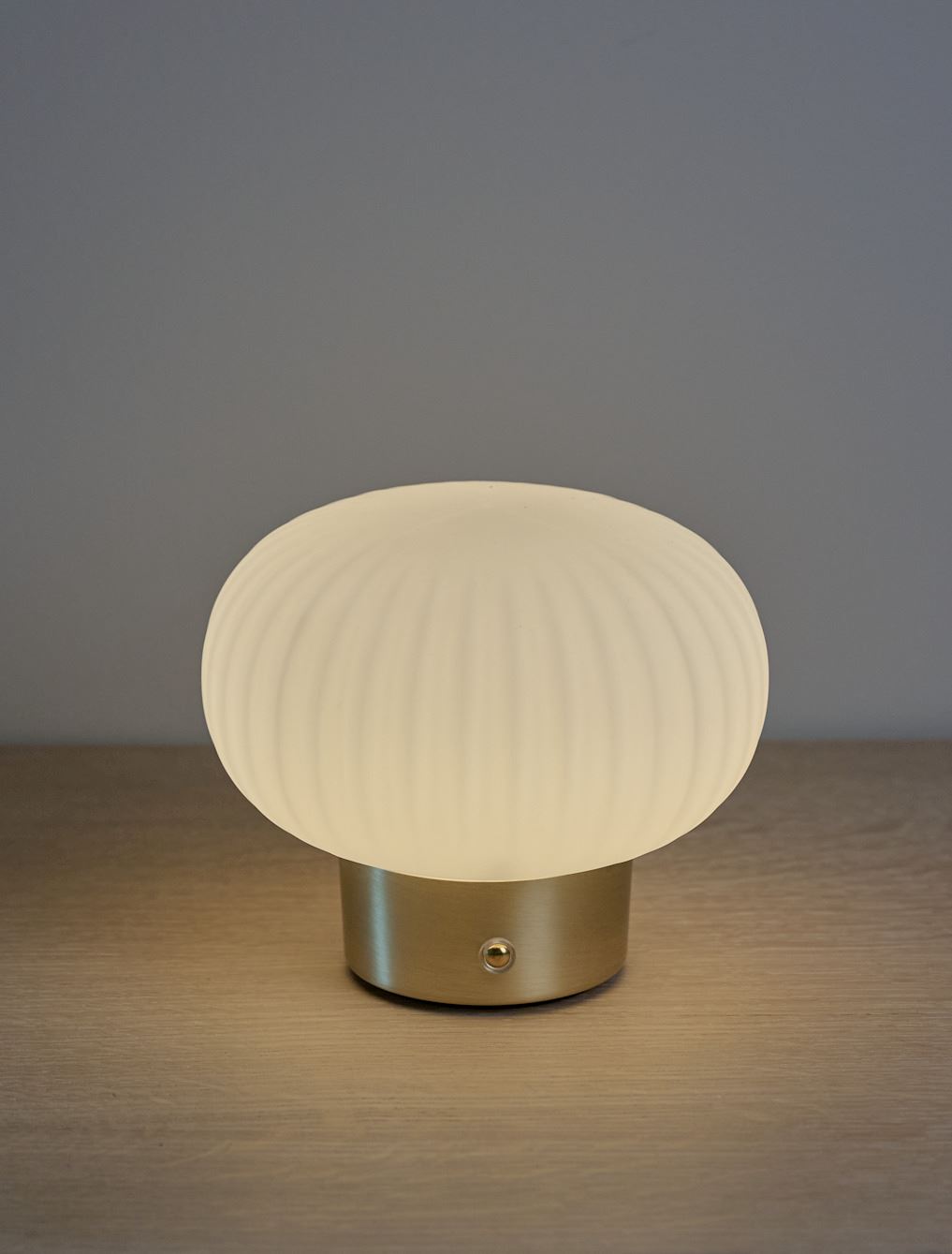 Ladattava pöytävalaisin messinki - 3