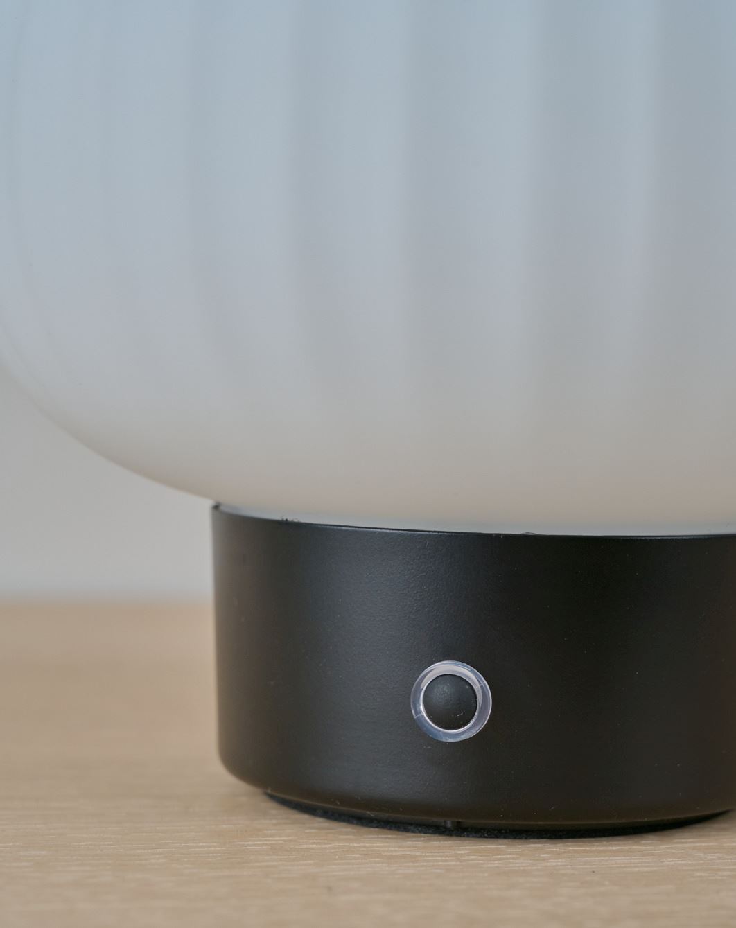 Ladattava pöytävalaisin musta - 4