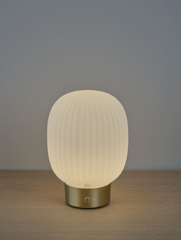 Ladattava pöytävalaisin messinki - 2