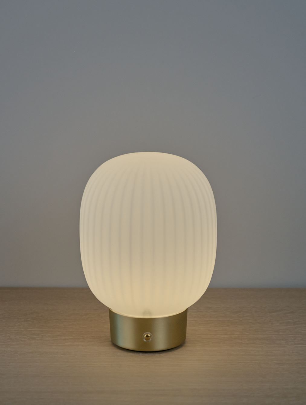 Ladattava pöytävalaisin messinki - 2