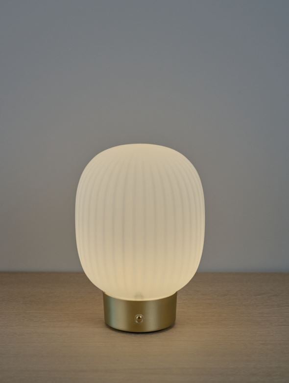 Ladattava pöytävalaisin messinki - 2