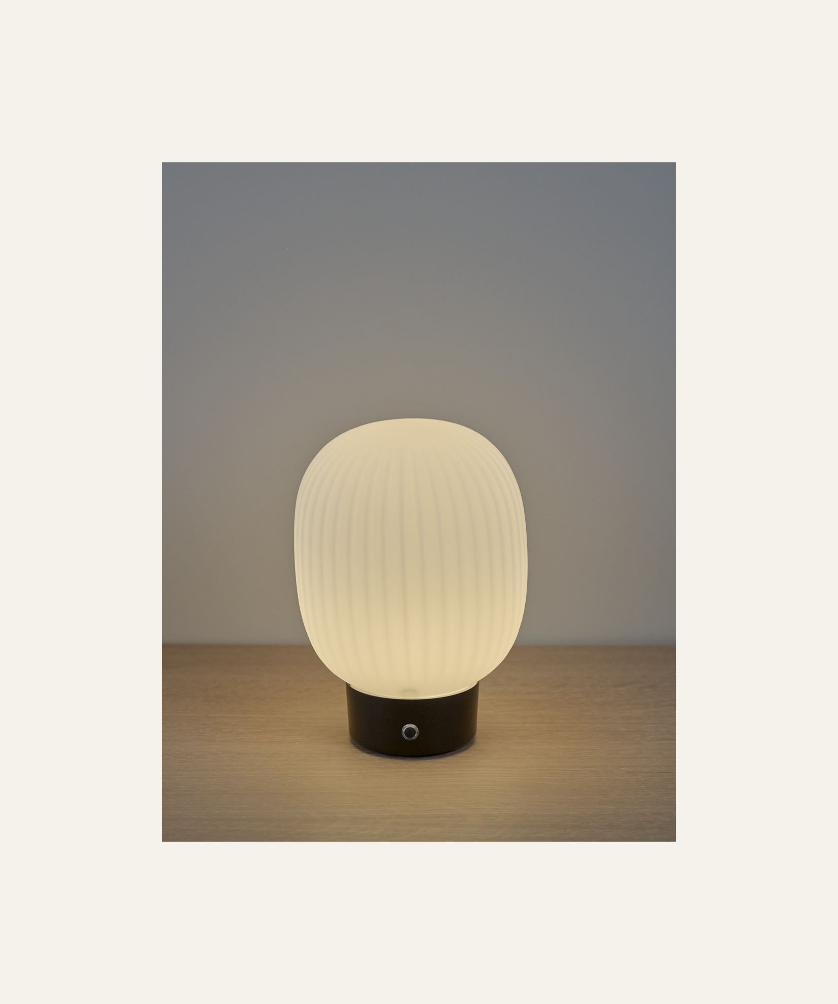 Ladattava pöytävalaisin musta - 2