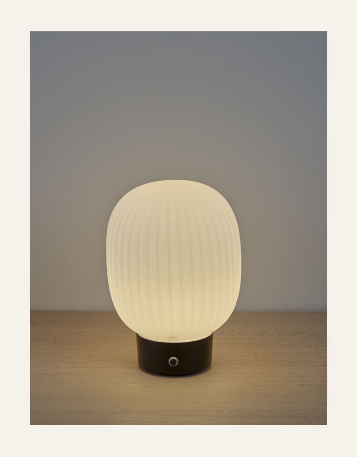 Ladattava pöytävalaisin musta - 2