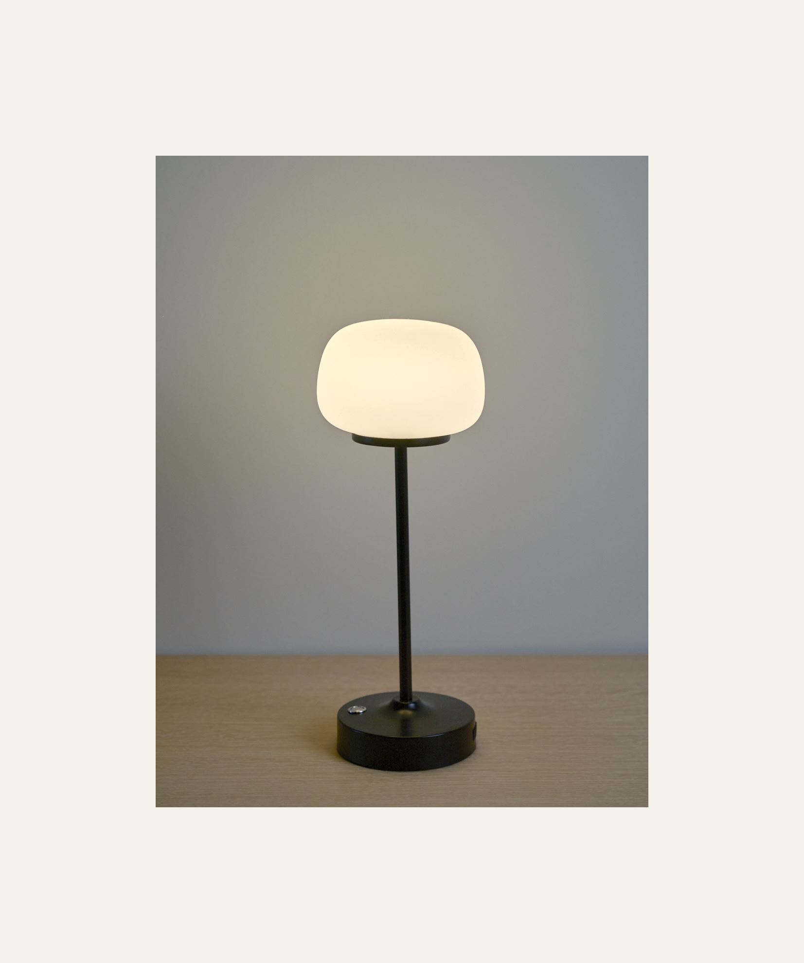 Ladattava pöytävalaisin musta - 2