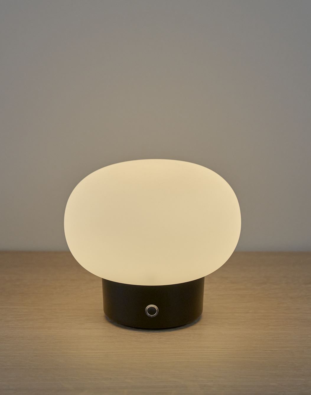 Ladattava pöytävalaisin musta - 2