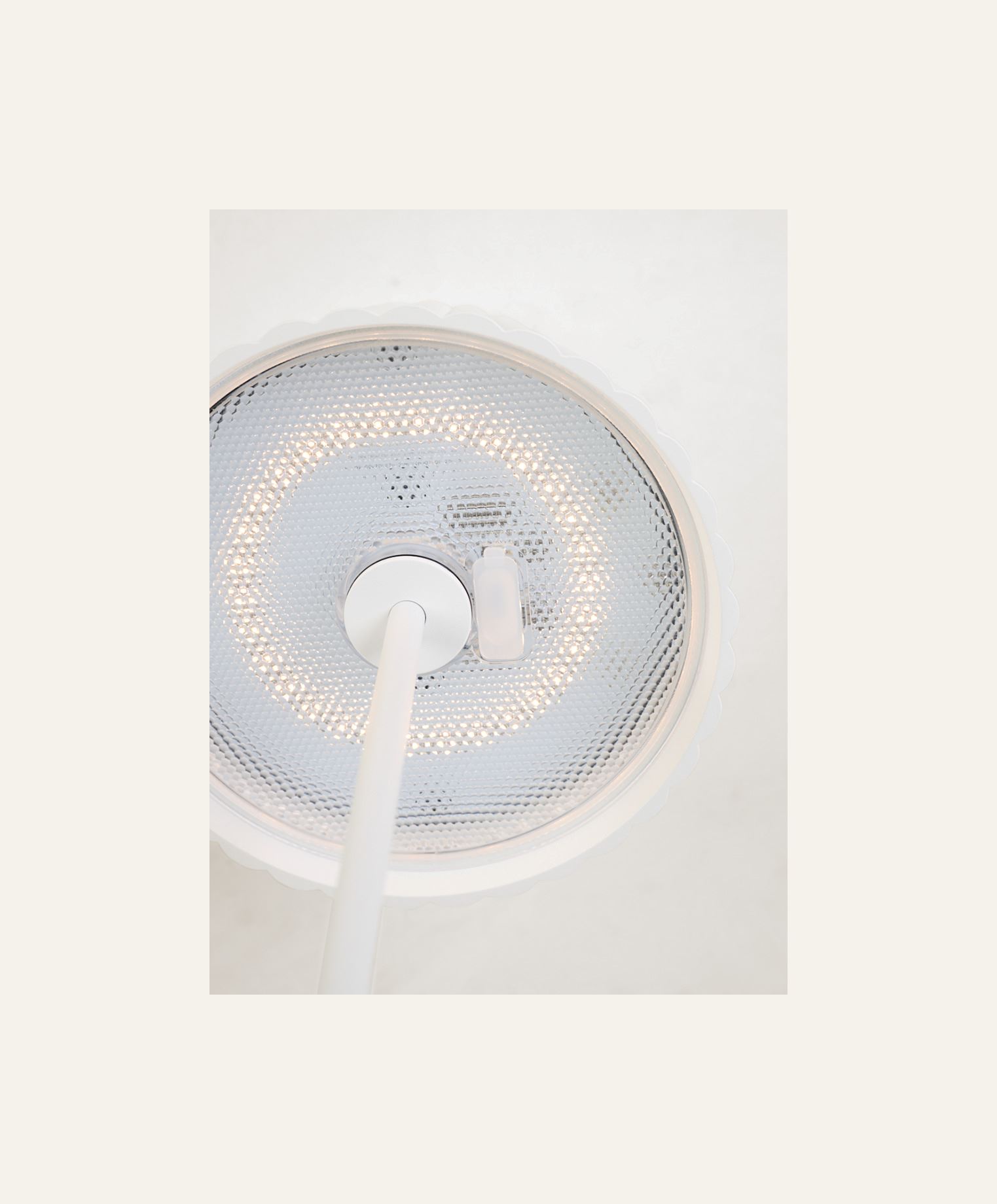 Ladattava pöytävalaisin valkoinen - 3