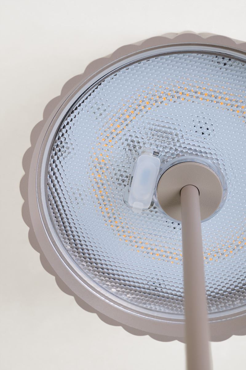 Ladattava pöytävalaisin harmaanruskea - 2