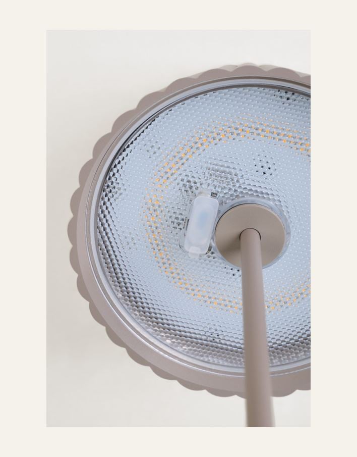 Ladattava pöytävalaisin harmaanruskea - 2