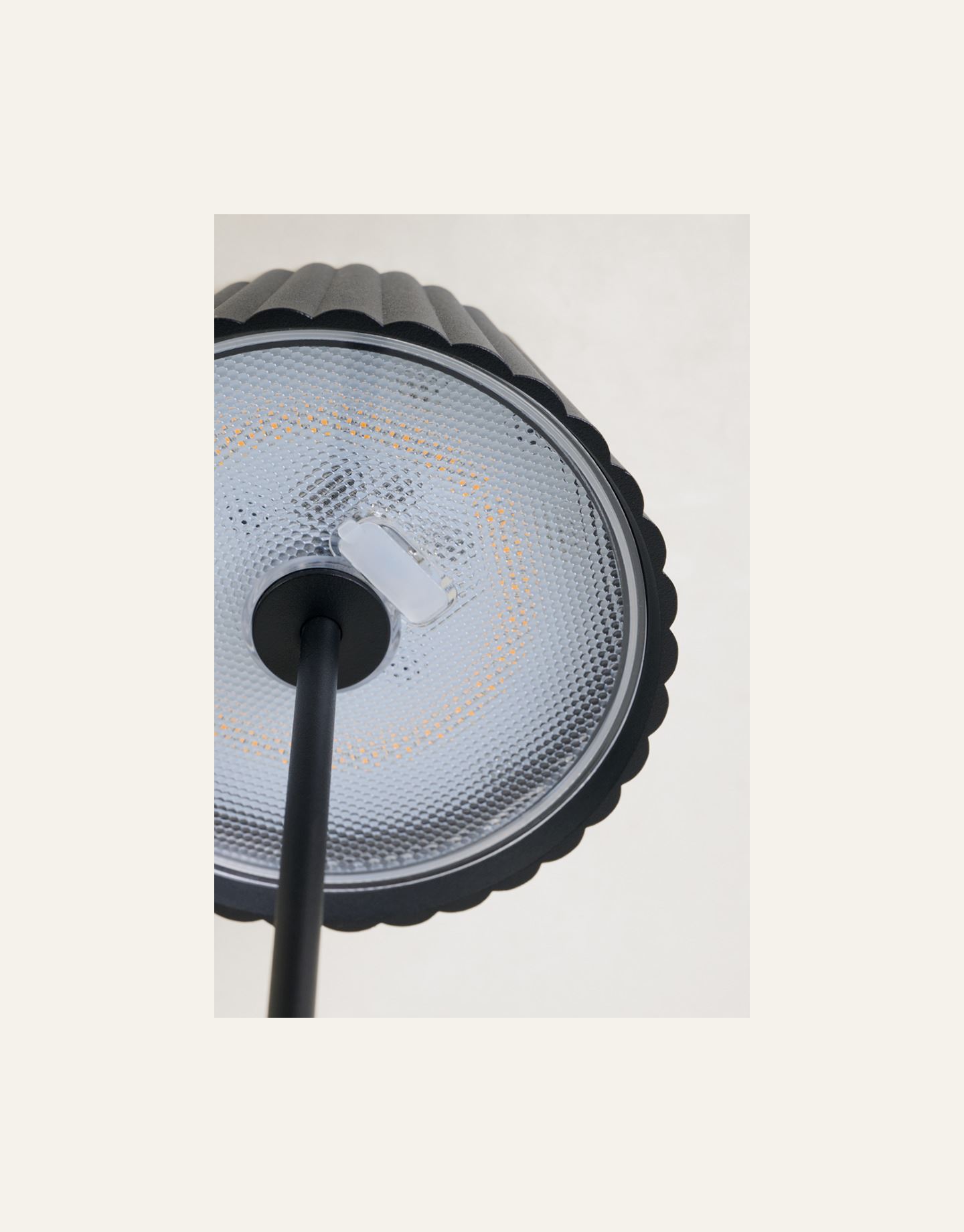 Ladattava pöytävalaisin musta - 3