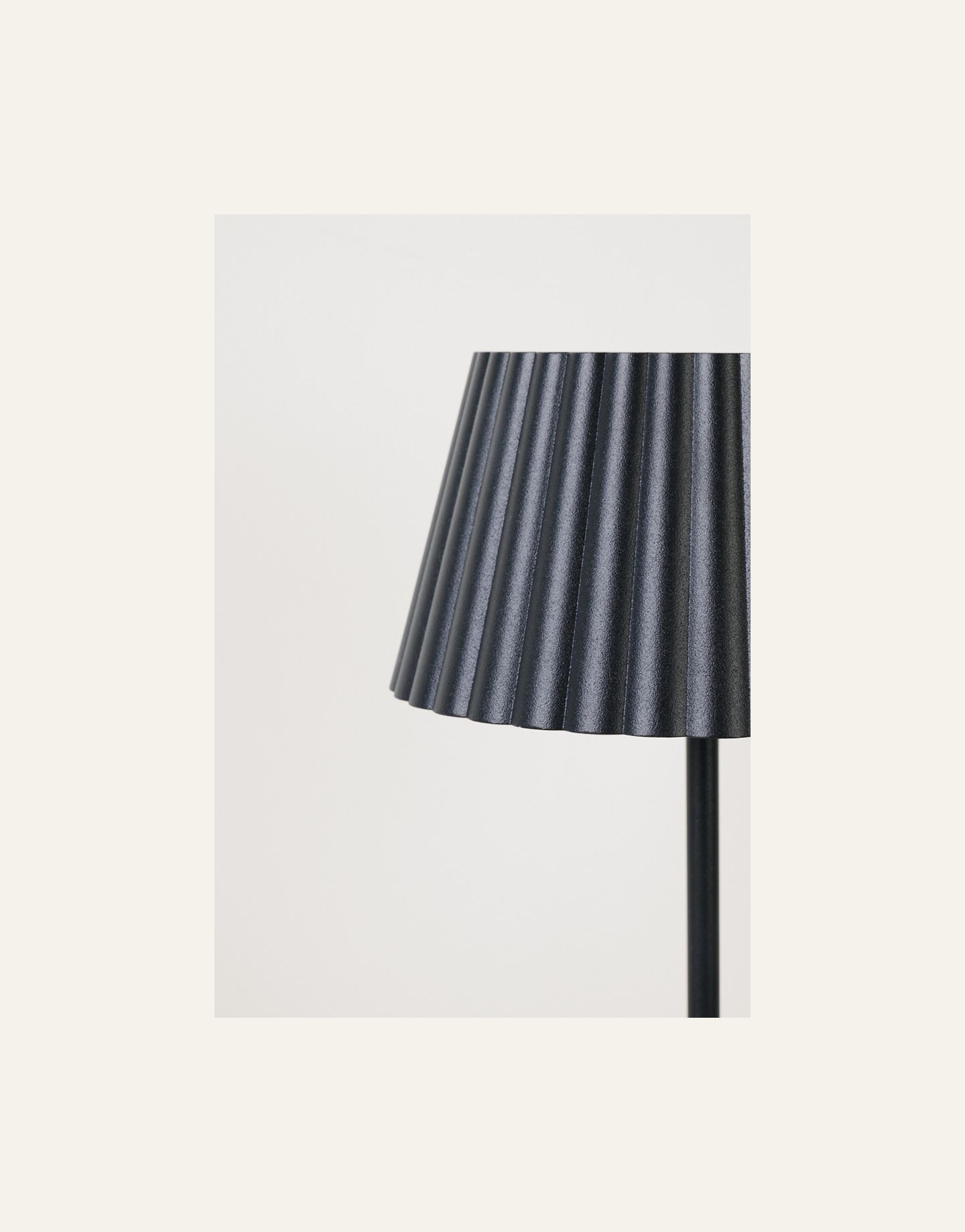 Ladattava pöytävalaisin musta - 5