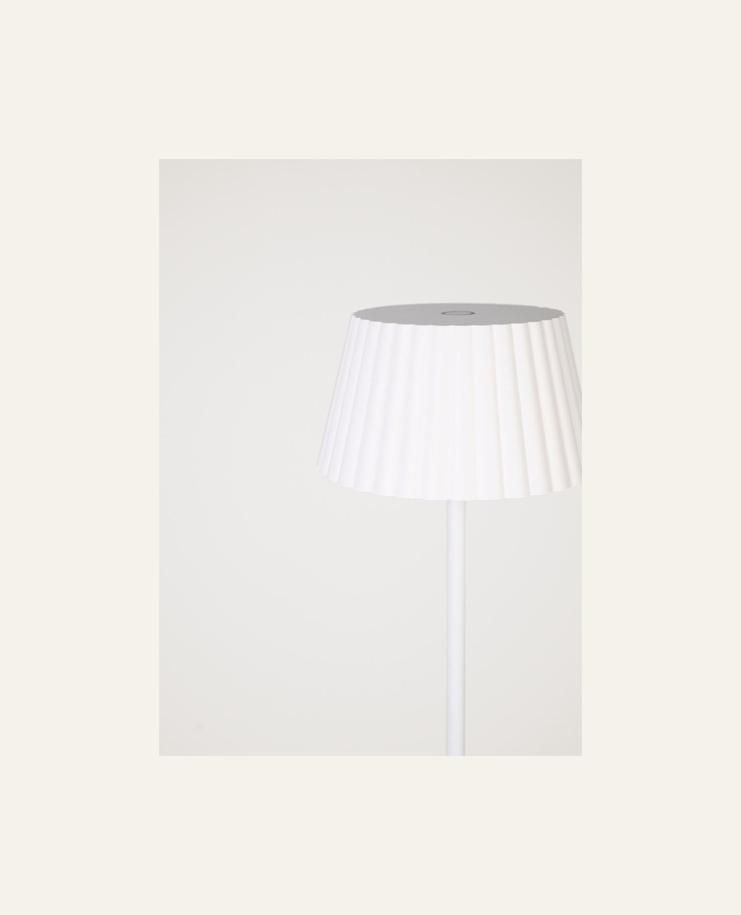 Ladattava lattiavalaisin valkoinen - 2