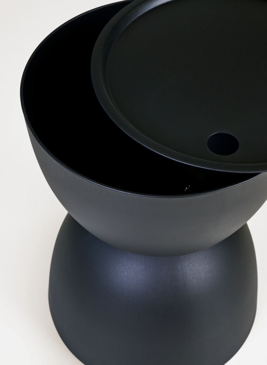 Puutarhapöytä musta - 2