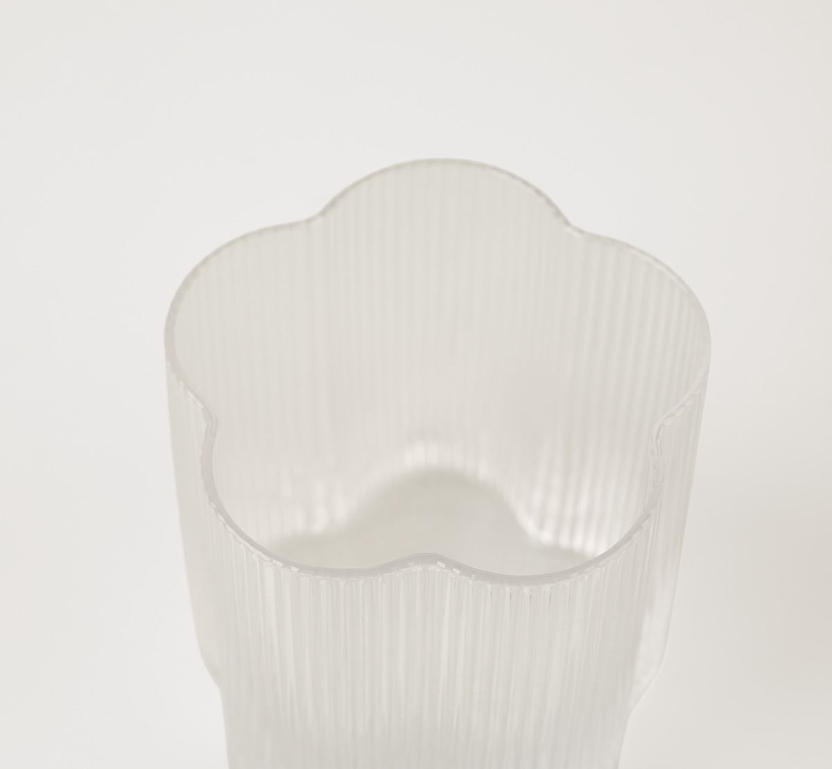 Vesilasi läpikuultava - 2