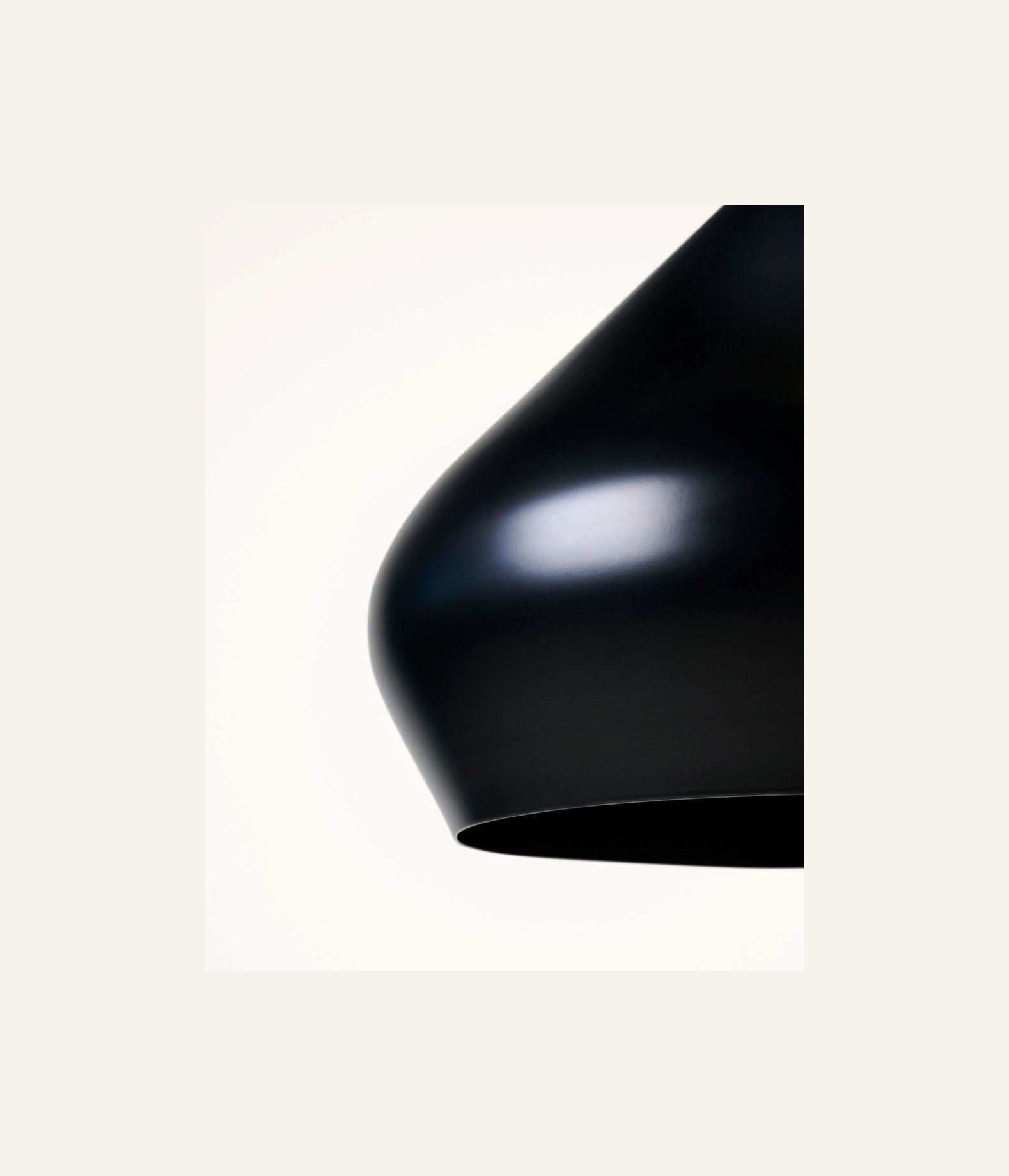 Kattovalaisin musta - 3