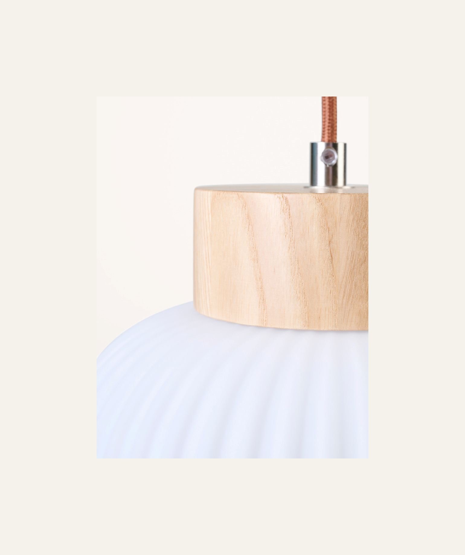 Kattovalaisin luonnonväri - 5