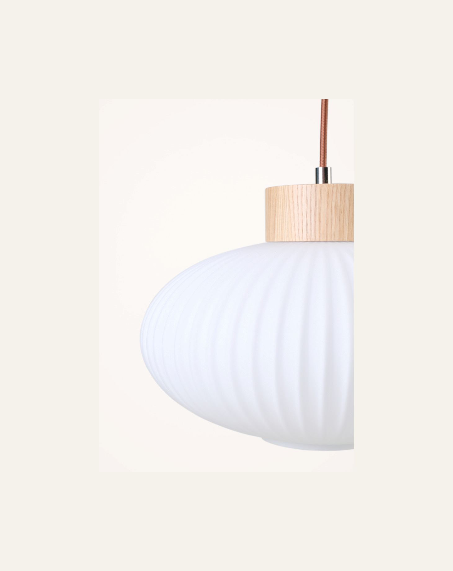 Kattovalaisin luonnonväri - 4