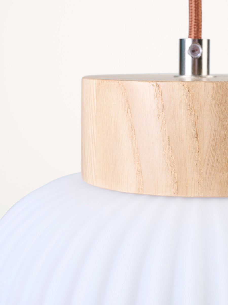 Kattovalaisin luonnonväri - 3