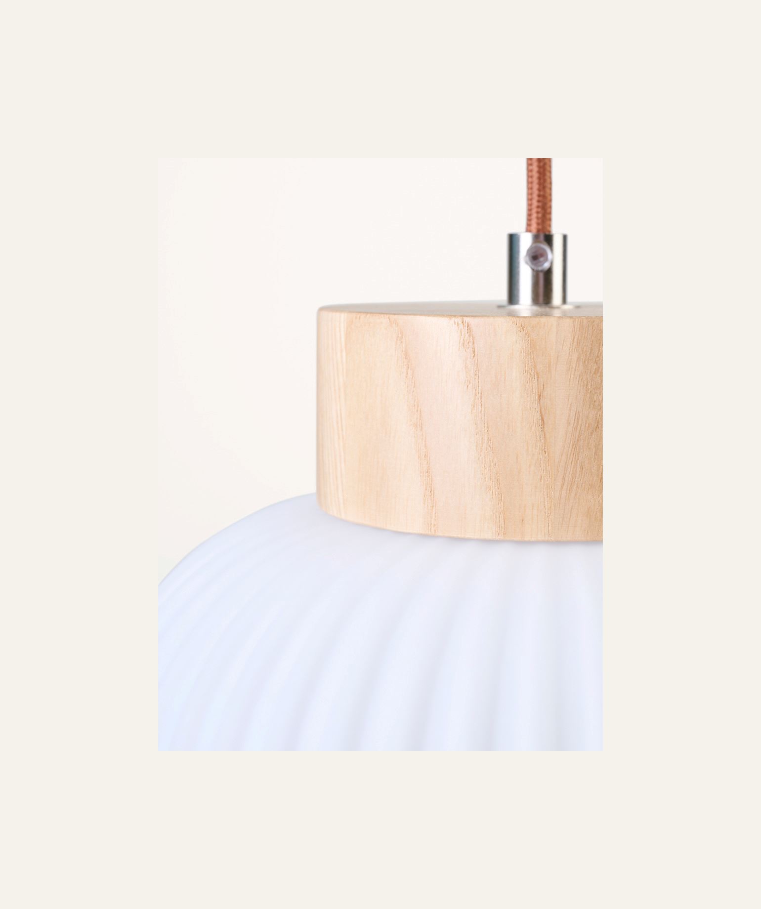 Kattovalaisin luonnonväri - 3