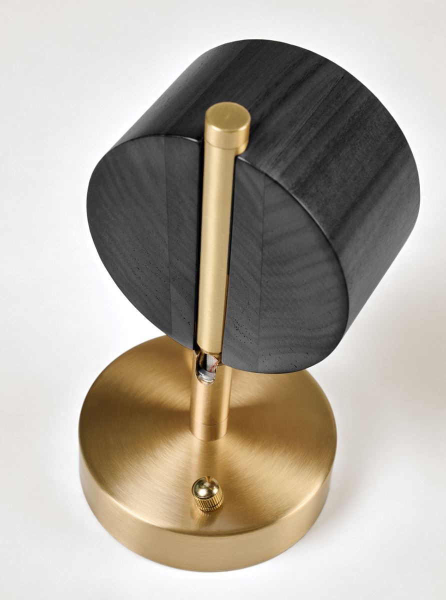 Seinälamppu musta - 3