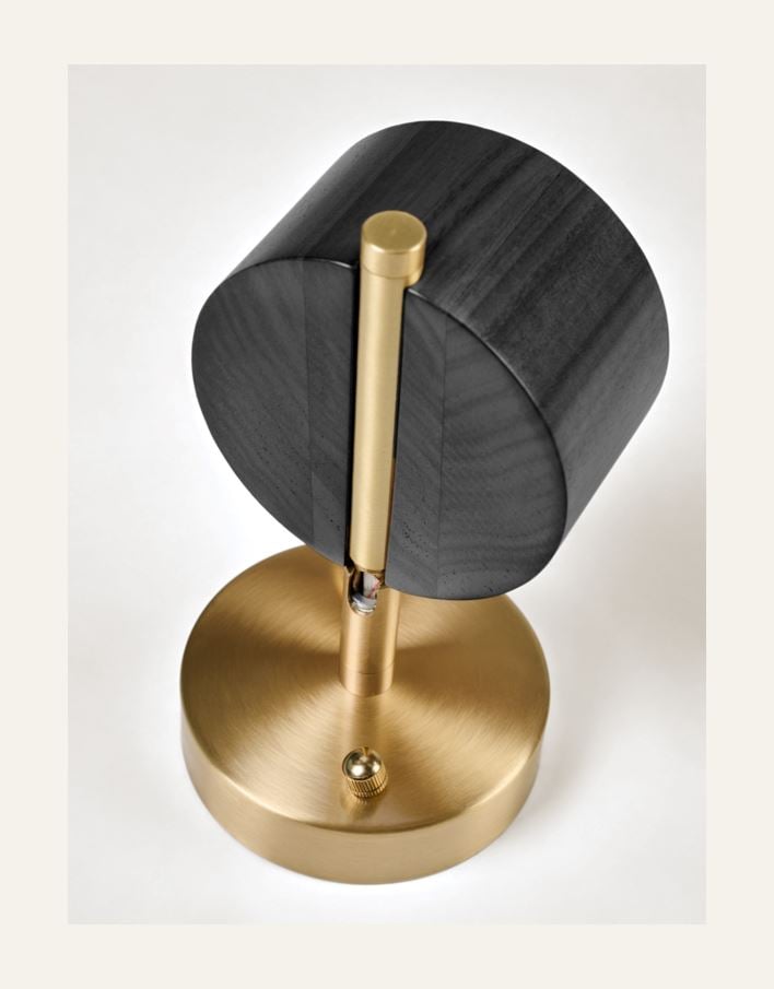 Seinälamppu musta - 3