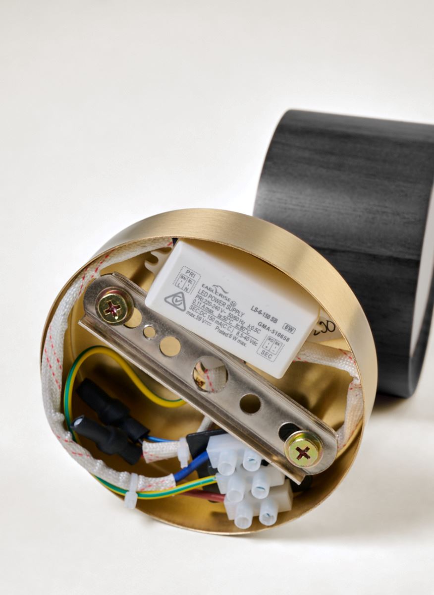 Seinälamppu musta - 4