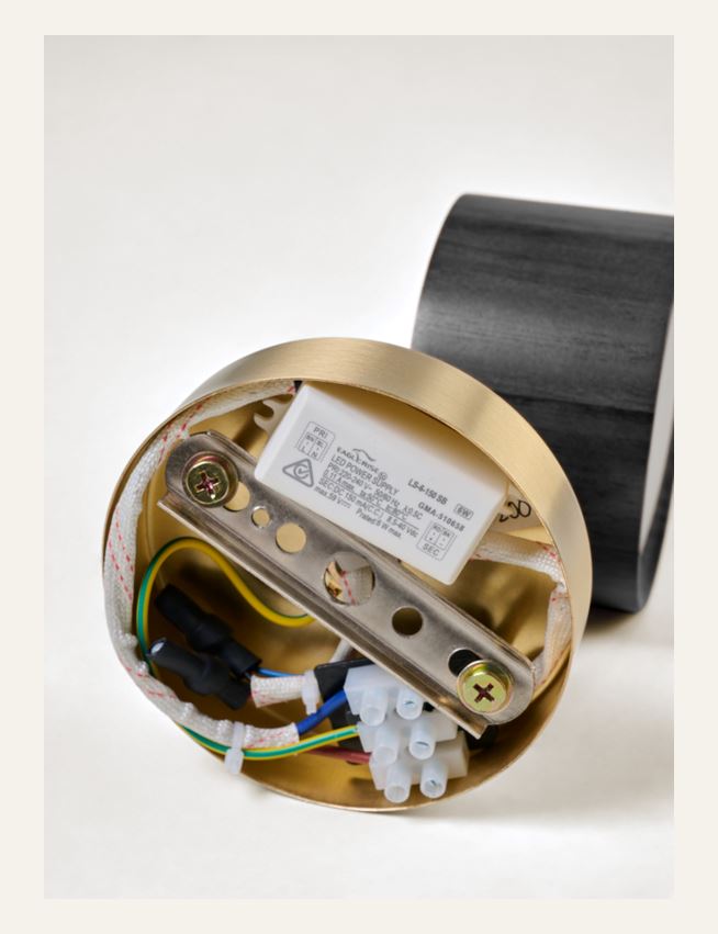 Seinälamppu musta - 4