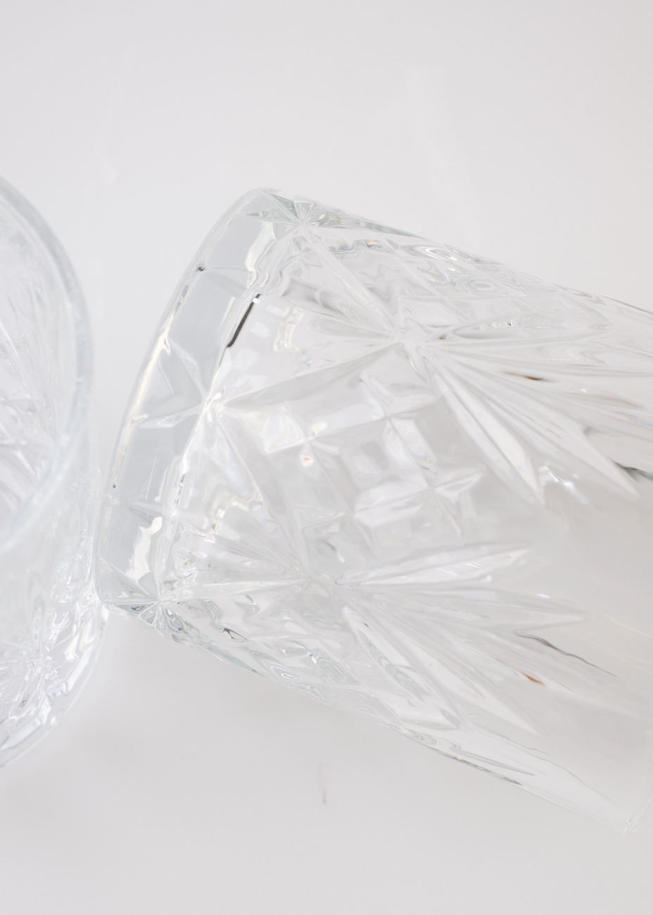 Lasi läpikuultava - 2