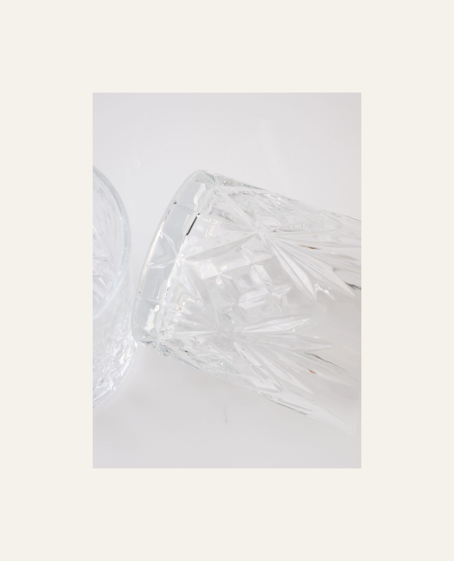 Lasi läpikuultava - 2