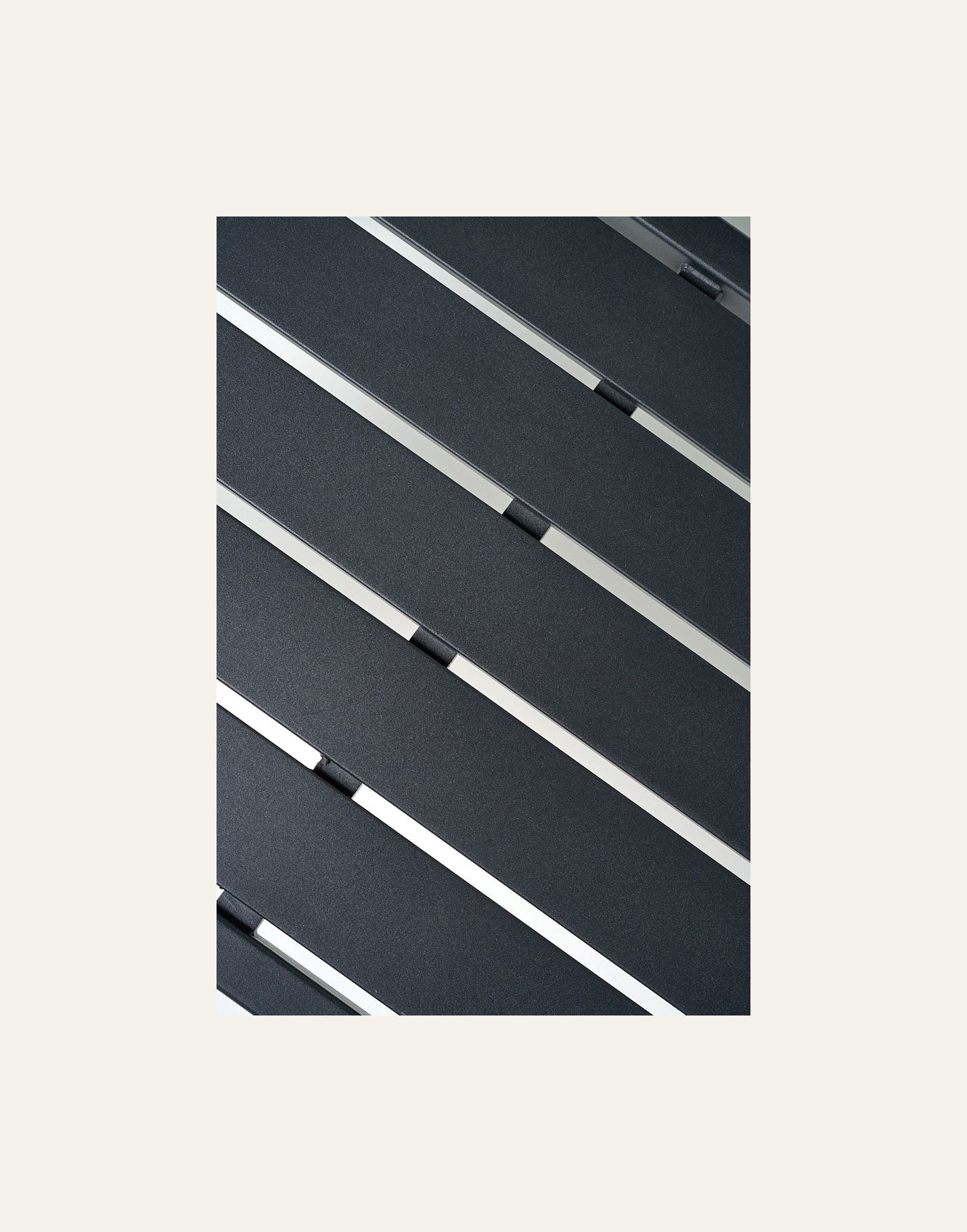 Puutarhan penkki musta - 2