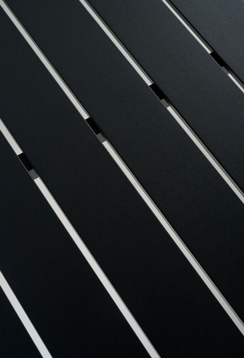 Puutarhapöytä musta - 2