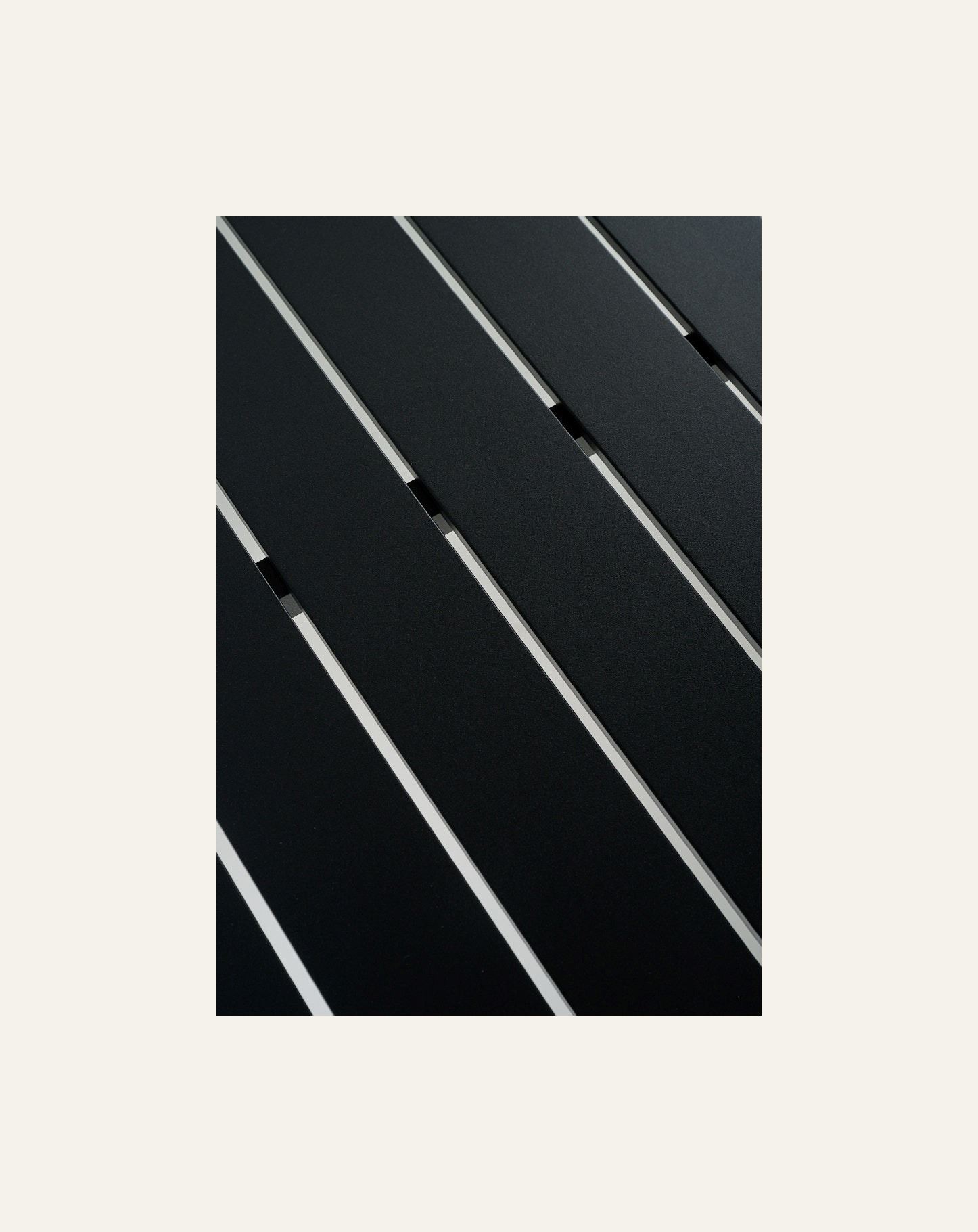 Puutarhapöytä musta - 2