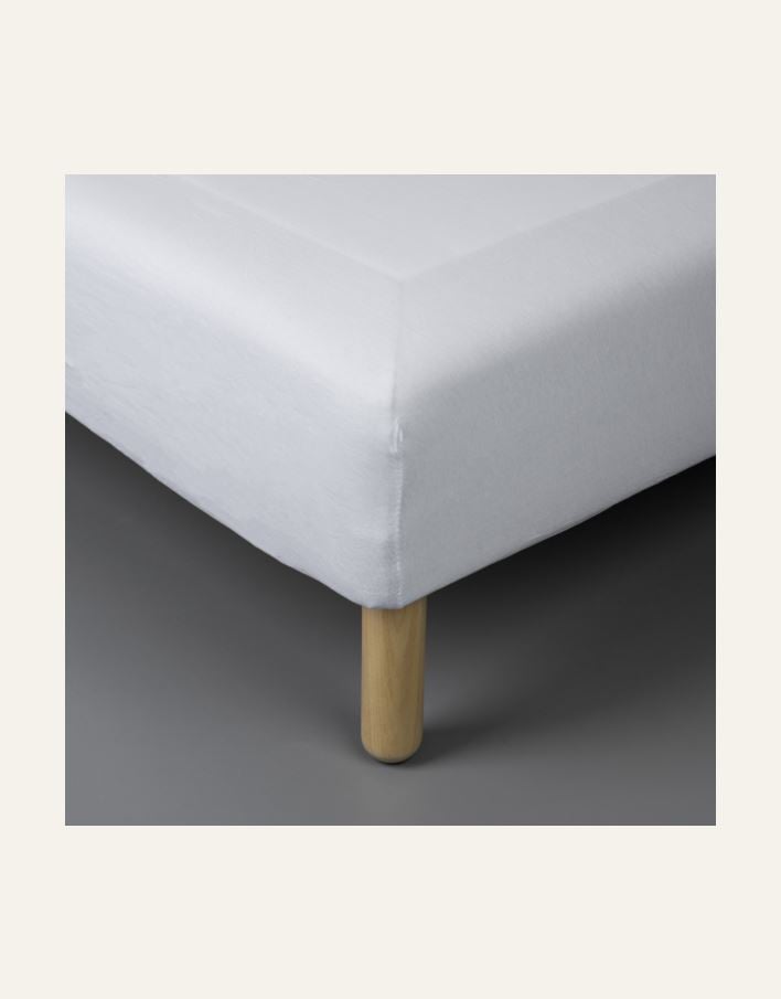 Muotoonommeltu aluslakana valkoinen - 2