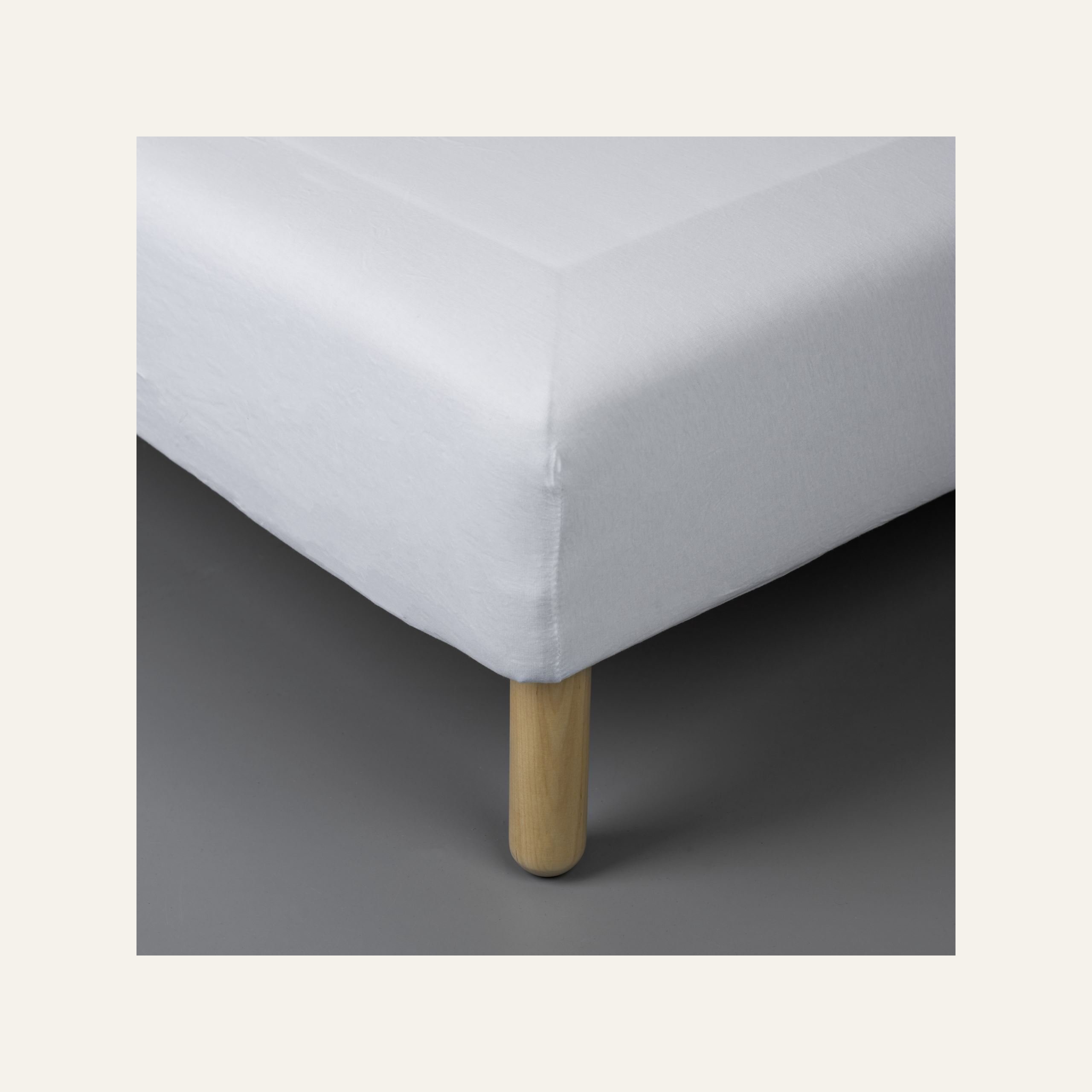 Muotoonommeltu aluslakana valkoinen - 2