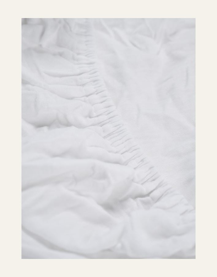 Muotoonommeltu aluslakana valkoinen - 3