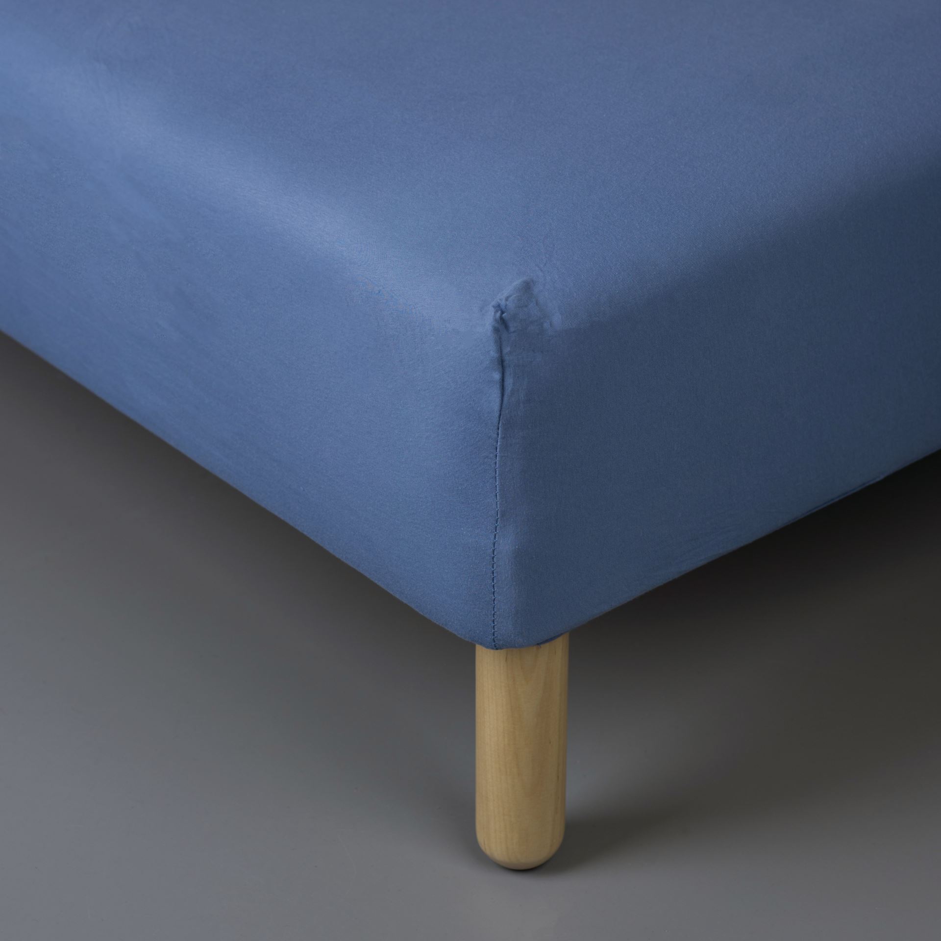 Muotoonommeltu aluslakana sininen - 2