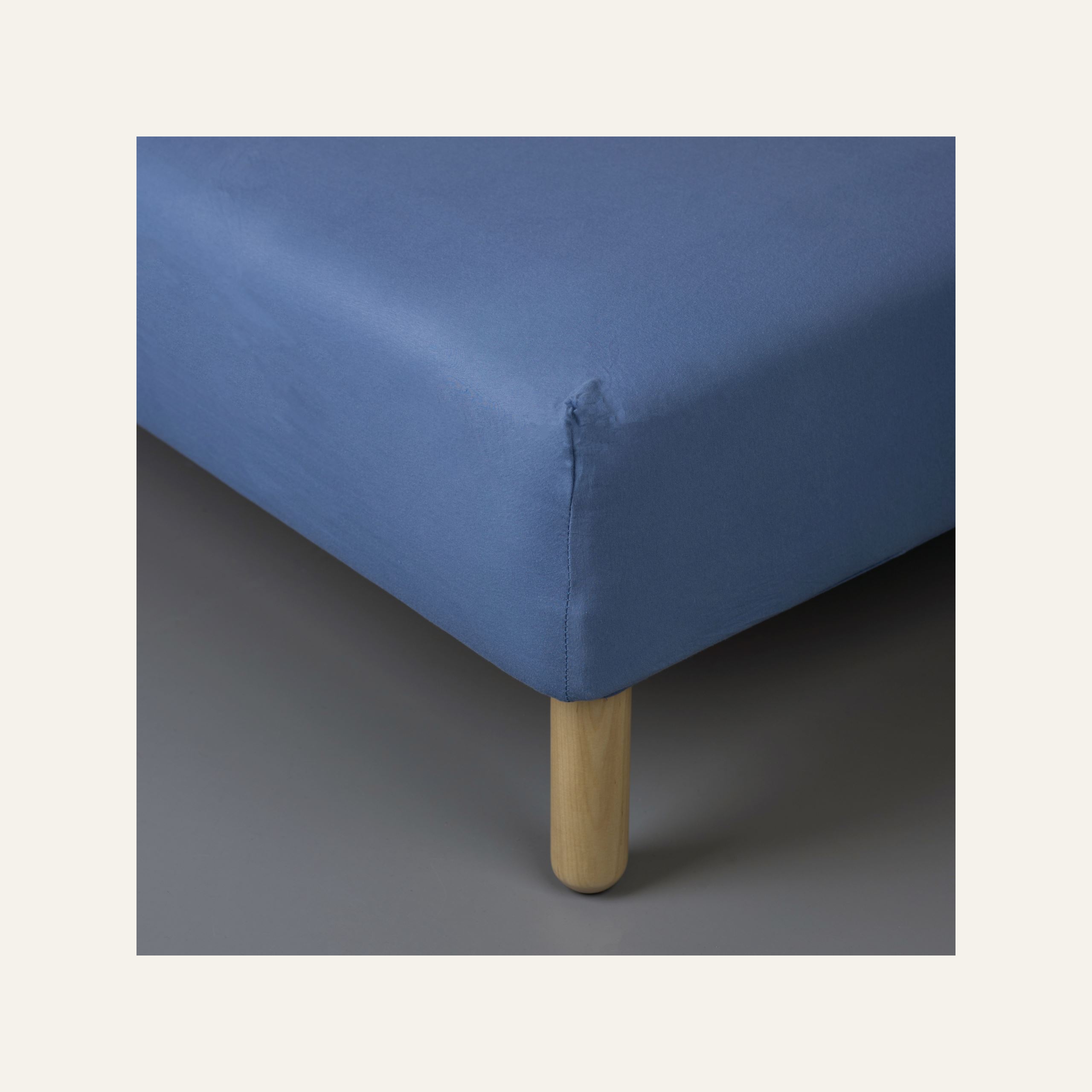 Muotoonommeltu aluslakana sininen - 2