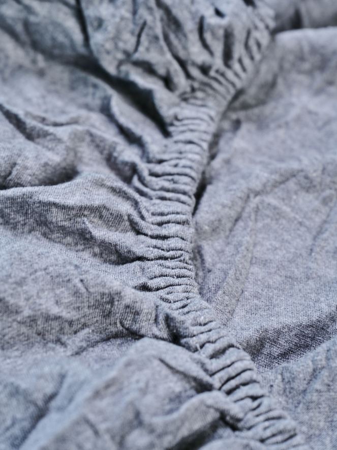 Muotoonommeltu aluslakana harmaa - 3