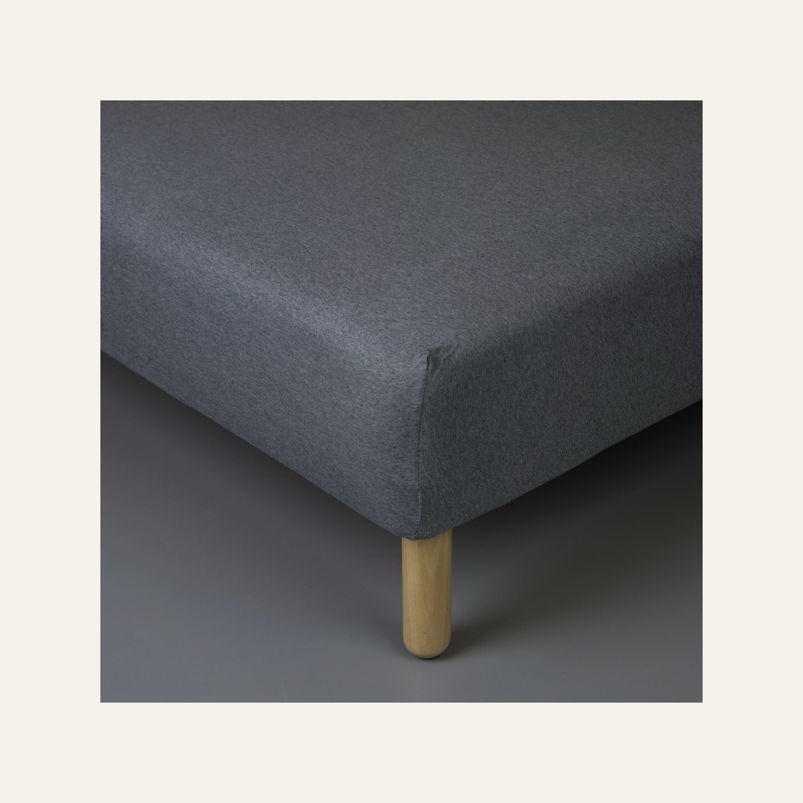 Muotoonommeltu aluslakana harmaa - 2