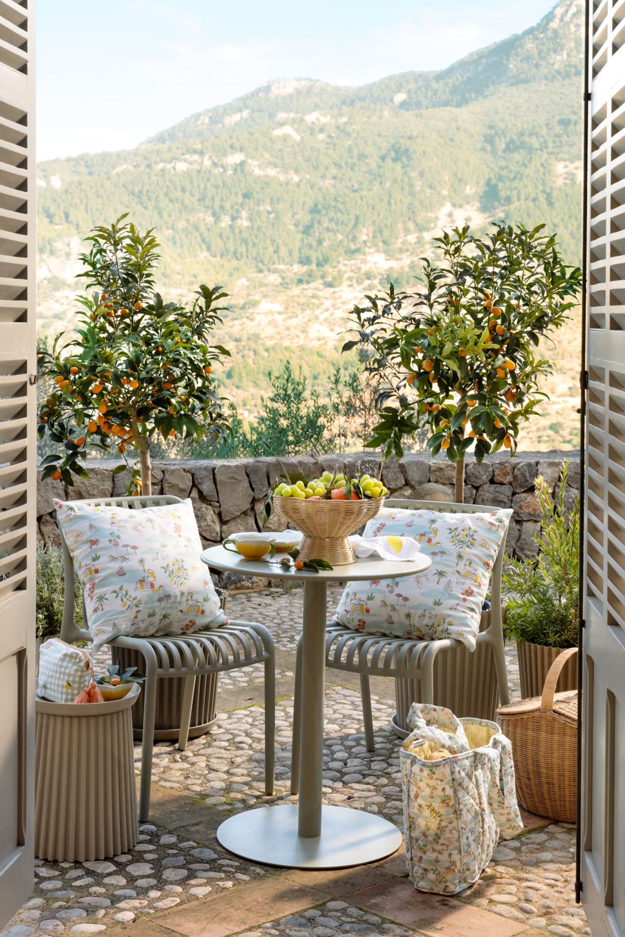 Puutarhapöytä harmaanvihreä - 2