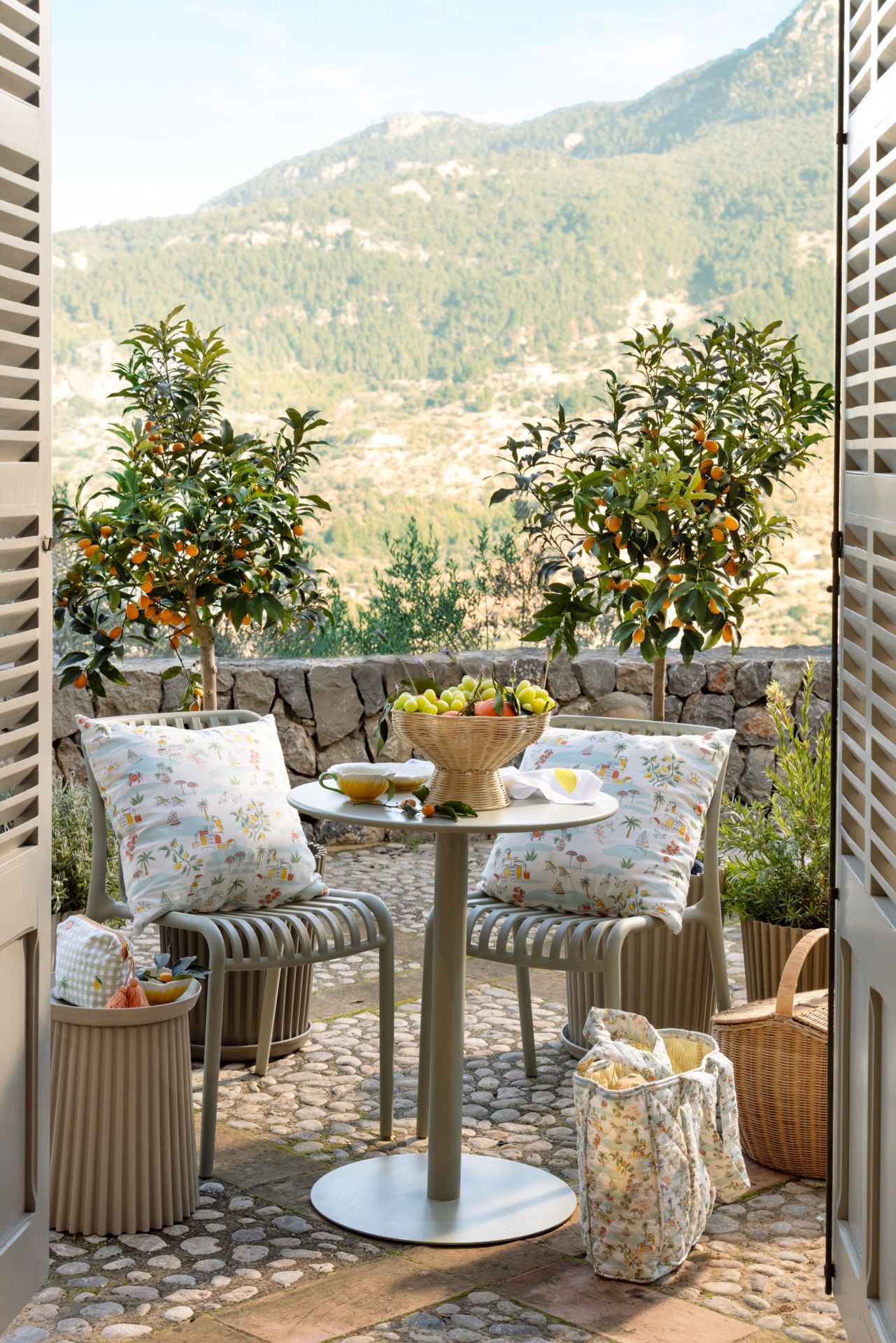 Koristetyyny moniväri - 2