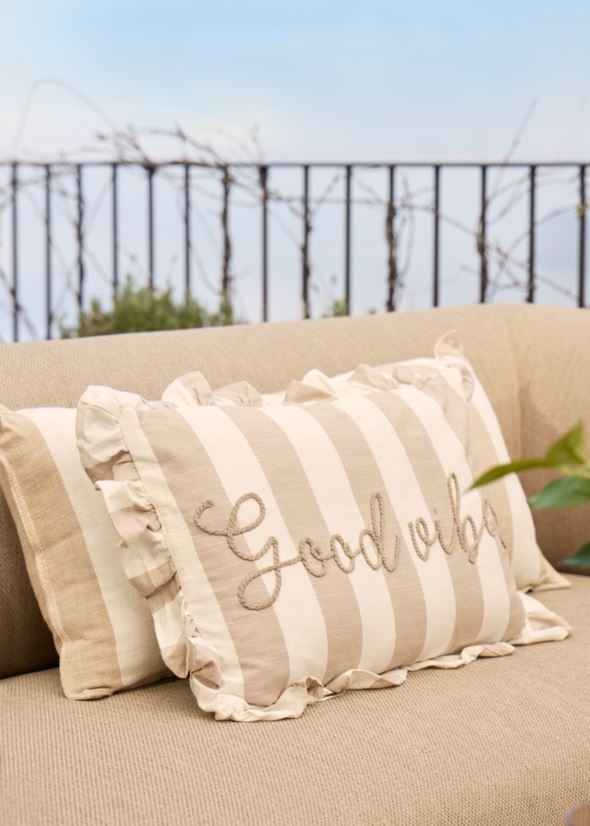 Koristetyyny beige - 2