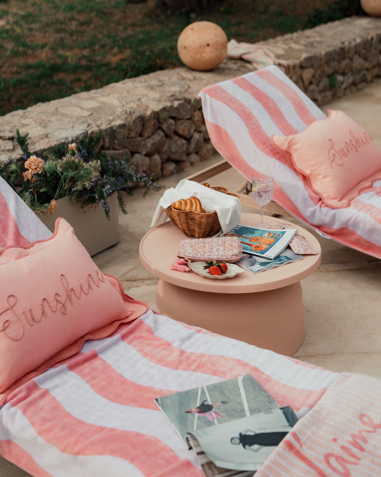 Puutarhapöytä puuteriroosa - 2