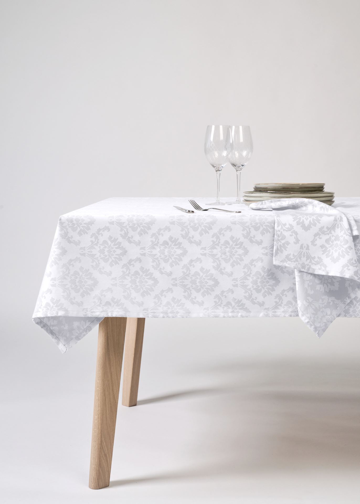 Pintakäsitelty pöytäliina valkoinen - 140x250 cm valkoinen - 1