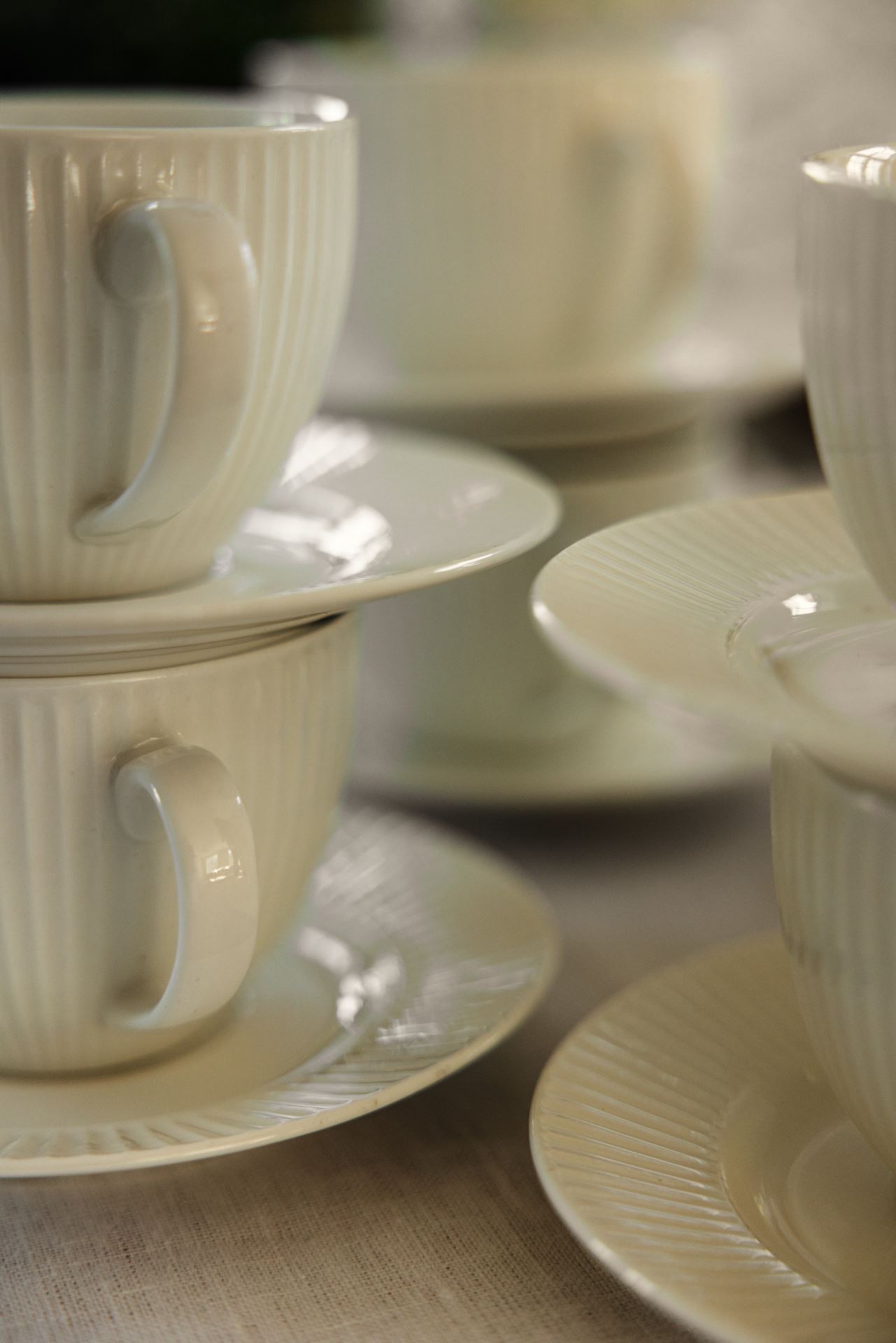 Kuppi aluslautasella valkoinen - 2