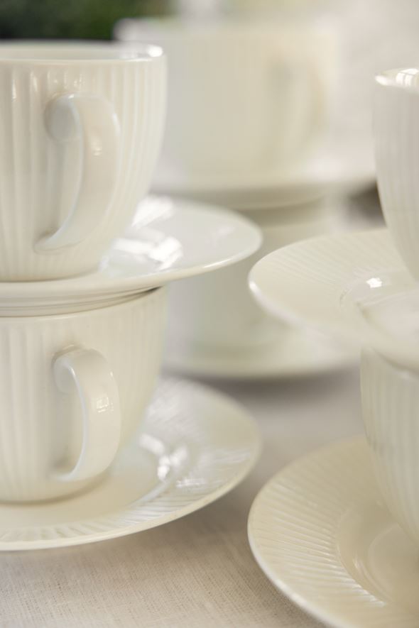 Kuppi aluslautasella valkoinen - 2