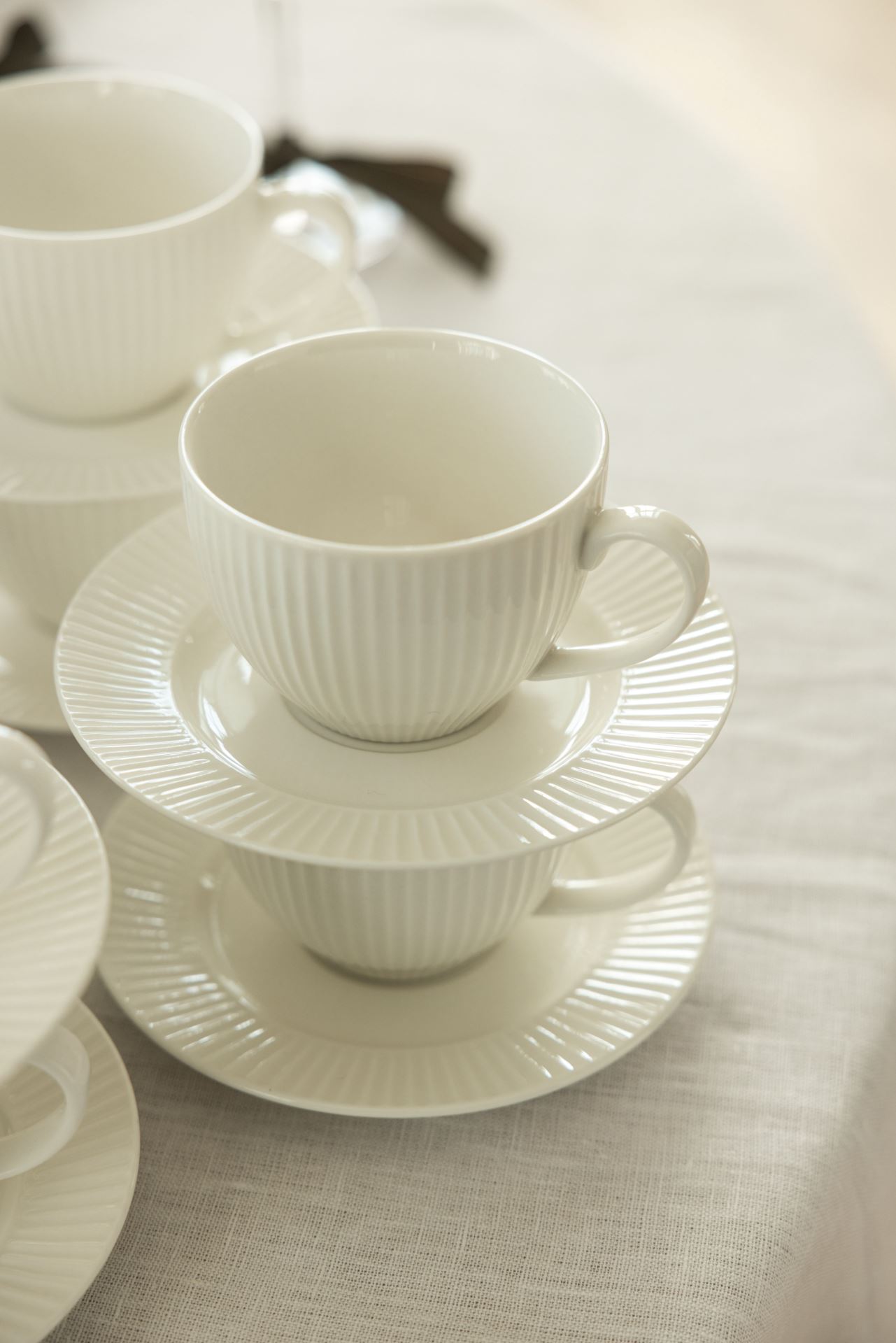 Kuppi aluslautasella valkoinen - 4