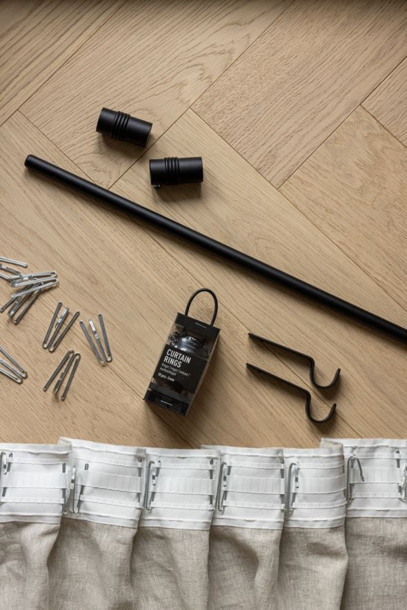 Päätykappale, 2 kpl musta - 4