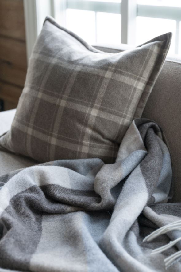 Koristetyynynpäällinen vaaleanruskea - 2