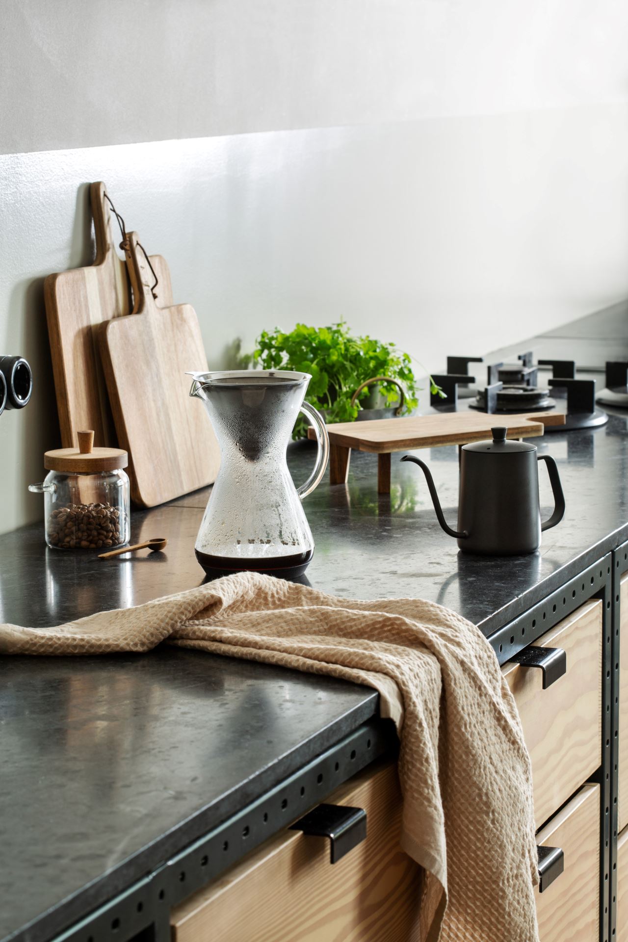 Vedenkeitin musta - 2